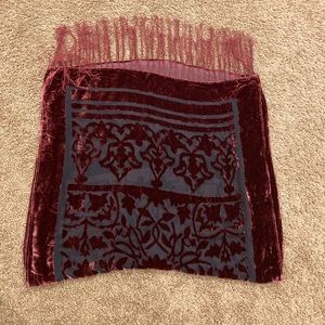 Velvet shawl